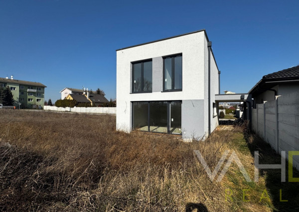 Predaj moderného 4-izbového rodinného domu v Bolerázi