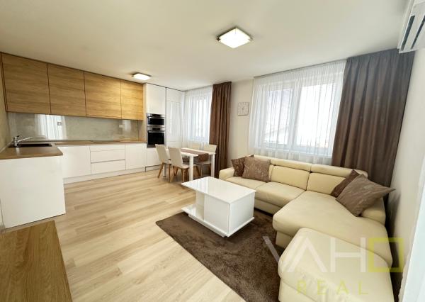 VAHOreal* PRENAJATÉ !* ŠTÝLOVÉ BÝVANIE LEN NA SKOK OD TRNAVY – 2-IZBOVÝ BYT S TERASOU A PARKOVANÍM V BIELOM KOSTOLE!