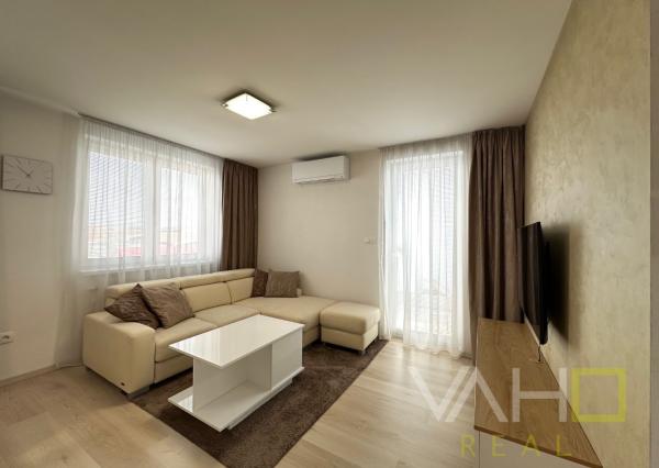 VAHOreal* PRENAJATÉ !* ŠTÝLOVÉ BÝVANIE LEN NA SKOK OD TRNAVY – 2-IZBOVÝ BYT S TERASOU A PARKOVANÍM V BIELOM KOSTOLE!