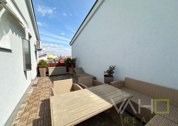 VAHOreal* PRENAJATÉ !* ŠTÝLOVÉ BÝVANIE LEN NA SKOK OD TRNAVY – 2-IZBOVÝ BYT S TERASOU A PARKOVANÍM V BIELOM KOSTOLE!