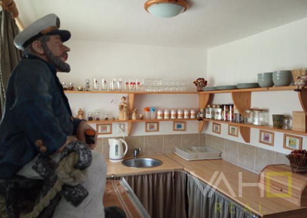 VAHOreal*Unikátna ponuka: Celoročne obývateľná chata pri vode s vlastným mólom ,, znížená cena ,,