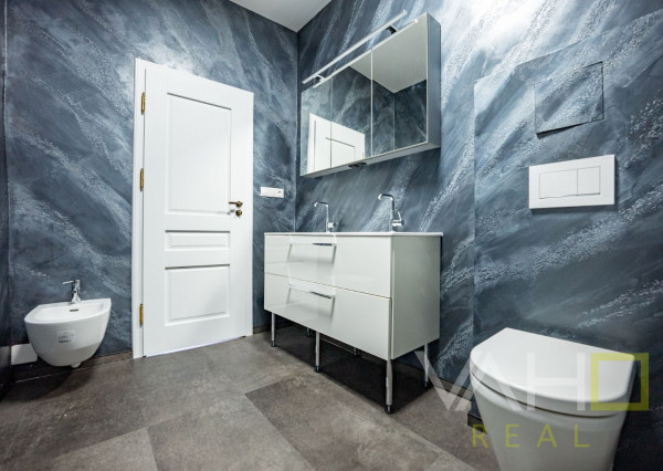 NA PRENÁJOM 2-izbový kancelársky priestor na Trojičnom námestí, Trnava