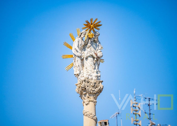 NA PRENÁJOM 2-izbový kancelársky priestor na Trojičnom námestí, Trnava