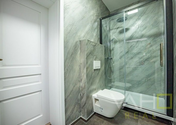 NA PRENÁJOM 2 - izbový kancelársky priestor na Trojičnom námestí !