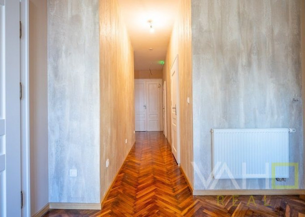 NA PRENÁJOM 2 - izbový kancelársky priestor na Trojičnom námestí !