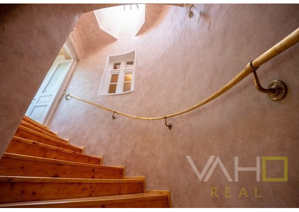 NA PRENÁJOM 2 - izbový kancelársky priestor na Trojičnom námestí !