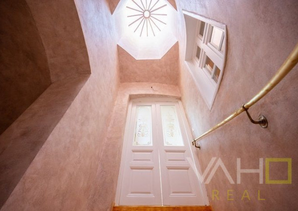 NA PRENÁJOM 2 - izbový kancelársky priestor na Trojičnom námestí !