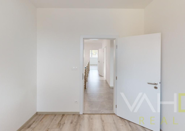 VAHOreal* NOVÁ CENA!! KRÁSNA ŠTVRŤ NOVÝCH RD, 5izb. dom, garáž, Kamenná cesta, Trnava