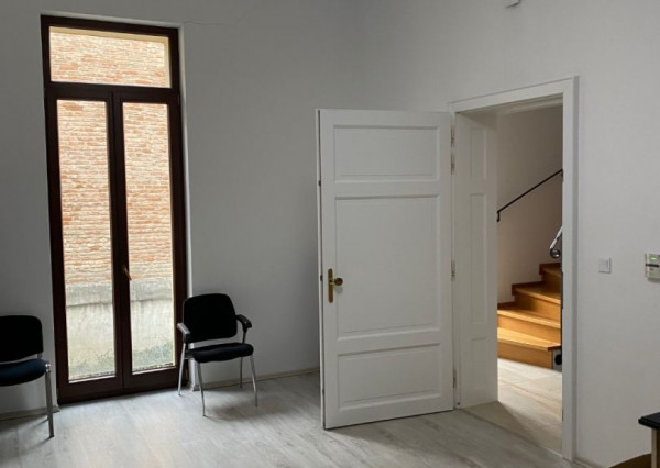 Prenájom  exkluzívnych kancelárskych priestorov v centre Trnavy na ul. Hviezdoslavova