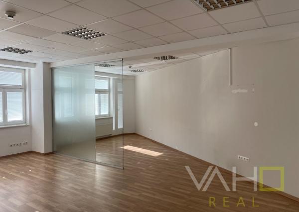 KANCELÁRSKE PRIESTORI PRIAMO V CENTRE, výmera 188,87 m2,Hviezdoslavova, Trnava