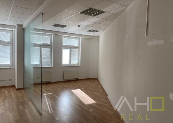 KANCELÁRSKE PRIESTORI PRIAMO V CENTRE, výmera 188,87 m2,Hviezdoslavova, Trnava