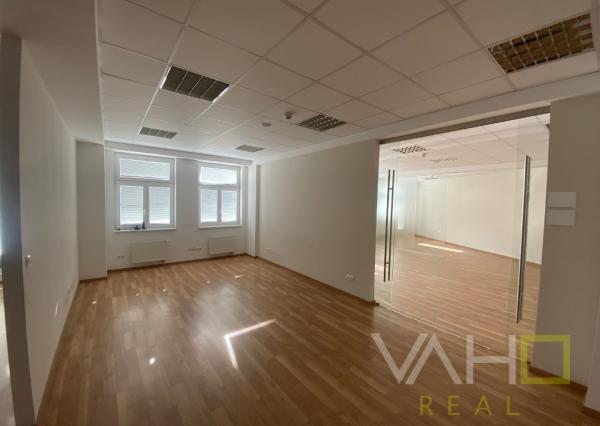 KANCELÁRSKE PRIESTORI PRIAMO V CENTRE, výmera 188,87 m2,Hviezdoslavova, Trnava