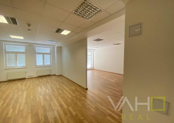 KANCELÁRSKE PRIESTORI PRIAMO V CENTRE, výmera 188,87 m2,Hviezdoslavova, Trnava
