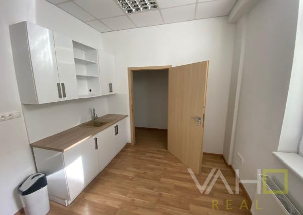 KANCELÁRSKE PRIESTORI PRIAMO V CENTRE, výmera 188,87 m2,Hviezdoslavova, Trnava