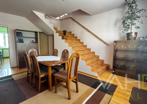 ZĽAVA 20 000 €! Dvojgeneračný rodinný dom v centre Majcichova – bývanie aj investičná príležitosť