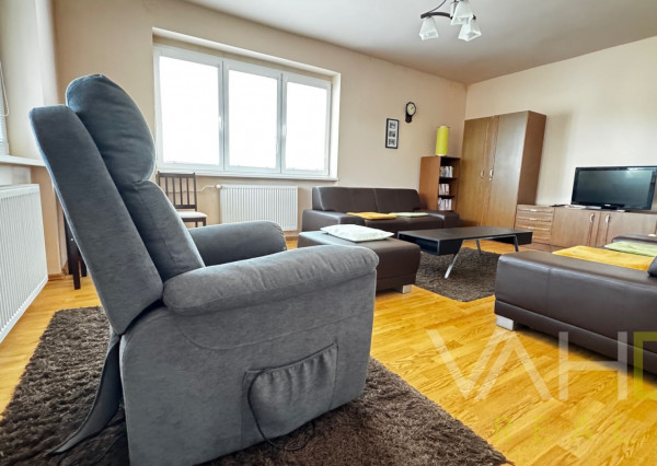 ZĽAVA 20 000 €! Dvojgeneračný rodinný dom v centre Majcichova – bývanie aj investičná príležitosť