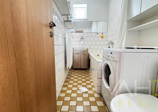 ZĽAVA 20 000 €! Dvojgeneračný rodinný dom v centre Majcichova – bývanie aj investičná príležitosť