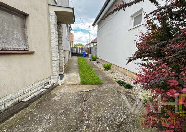 ZĽAVA 20 000 €! Dvojgeneračný rodinný dom v centre Majcichova – bývanie aj investičná príležitosť