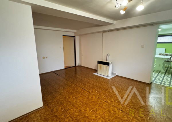 ZĽAVA 20 000 €! Dvojgeneračný rodinný dom v centre Majcichova – bývanie aj investičná príležitosť