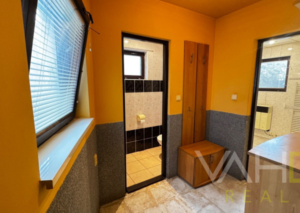 ZĽAVA 20 000 €! Dvojgeneračný rodinný dom v centre Majcichova – bývanie aj investičná príležitosť