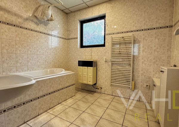 ZĽAVA 20 000 €! Dvojgeneračný rodinný dom v centre Majcichova – bývanie aj investičná príležitosť