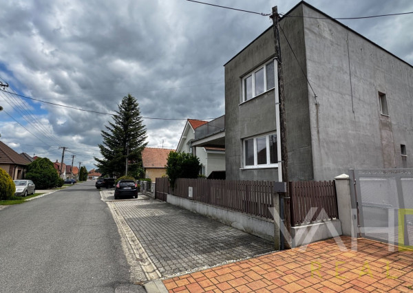 ZĽAVA 20 000 €! Dvojgeneračný rodinný dom v centre Majcichova – bývanie aj investičná príležitosť