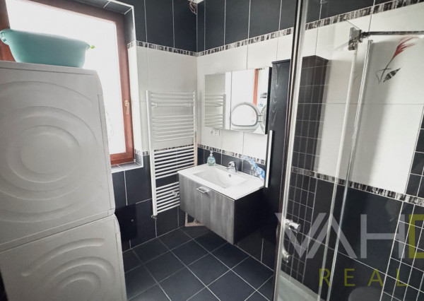 Na predaj priestranný 5-izbový rodinný dom s altánkom a krásnou záhradou v obci Čataj