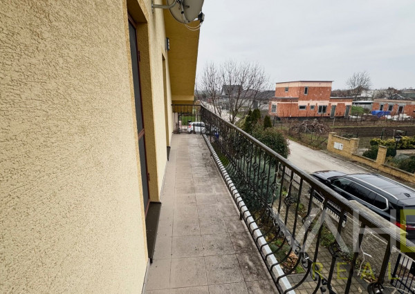 Na predaj priestranný 5-izbový rodinný dom s altánkom a krásnou záhradou v obci Čataj