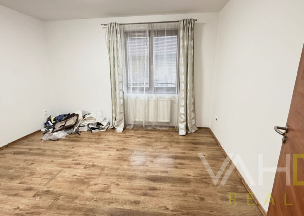 Na predaj priestranný 5-izbový rodinný dom s altánkom a krásnou záhradou v obci Čataj