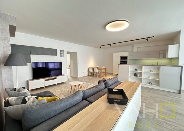 NA PREDAJ Veľkometrážny 3-izbový byt v srdci Trnavy s parkovaním a krytou terasou