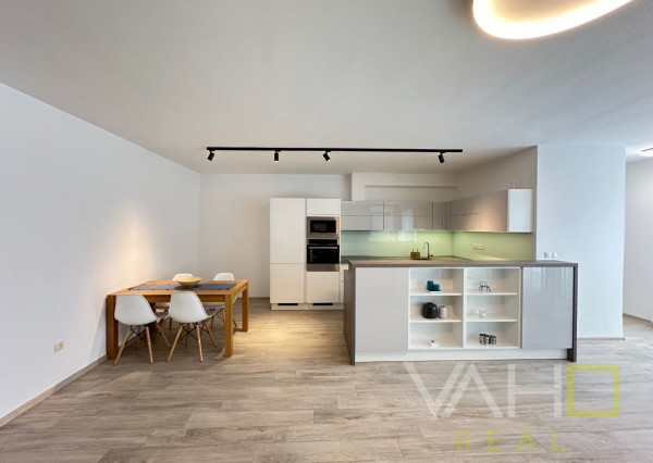 NA PREDAJ Veľkometrážny 3-izbový byt v srdci Trnavy s parkovaním a krytou terasou