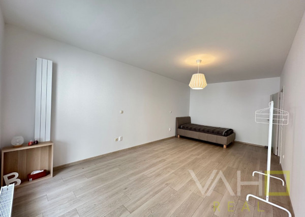 NA PREDAJ Veľkometrážny 3-izbový byt v srdci Trnavy s parkovaním a krytou terasou