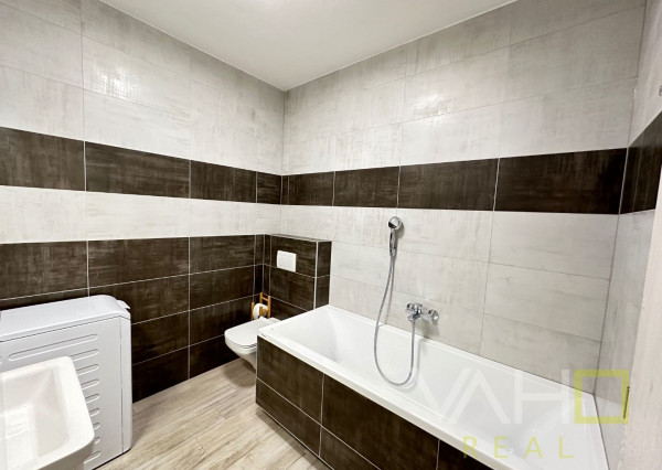 NA PREDAJ Veľkometrážny 3-izbový byt v srdci Trnavy s parkovaním a krytou terasou