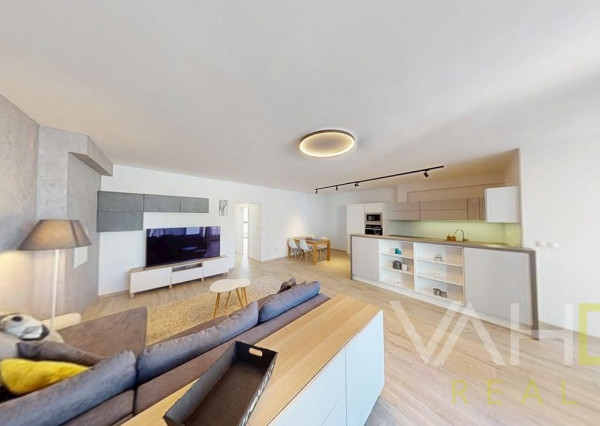 NA PREDAJ Veľkometrážny 3-izbový byt v srdci Trnavy s parkovaním a krytou terasou