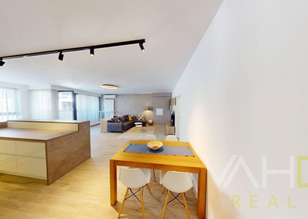 NA PREDAJ Veľkometrážny 3-izbový byt v srdci Trnavy s parkovaním a krytou terasou