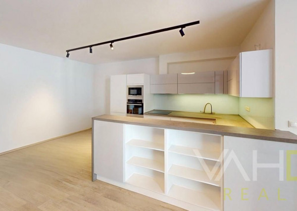 NA PREDAJ Veľkometrážny 3-izbový byt v srdci Trnavy s parkovaním a krytou terasou