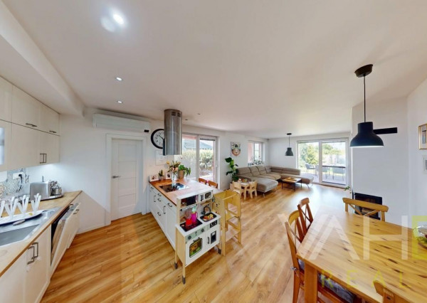 REZERVOVANÉ 4izb. bungalov s dvojgarážou, krbom v obci Báhoň