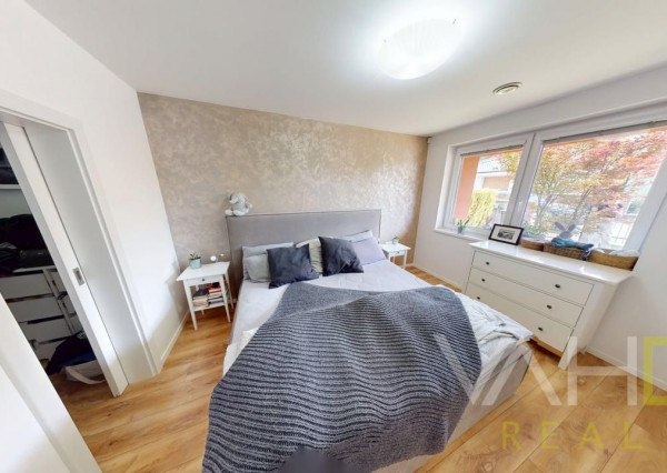 REZERVOVANÉ 4izb. bungalov s dvojgarážou, krbom v obci Báhoň