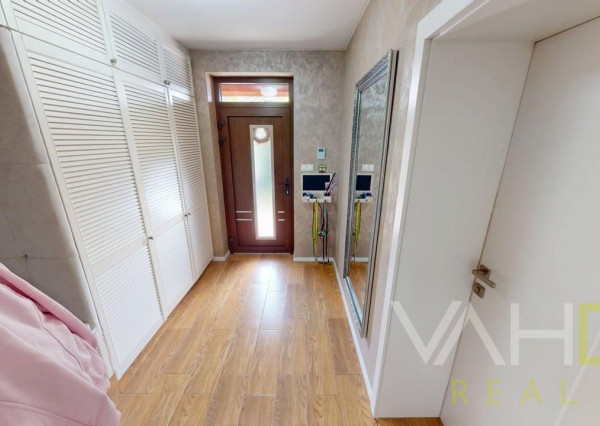 REZERVOVANÉ 4izb. bungalov s dvojgarážou, krbom v obci Báhoň