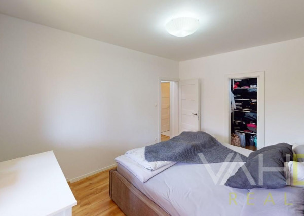 REZERVOVANÉ 4izb. bungalov s dvojgarážou, krbom v obci Báhoň