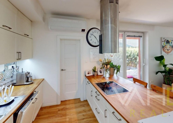 REZERVOVANÉ 4izb. bungalov s dvojgarážou, krbom v obci Báhoň