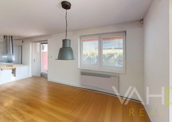 REZERVOVANÉ 4izb. bungalov s dvojgarážou, krbom v obci Báhoň