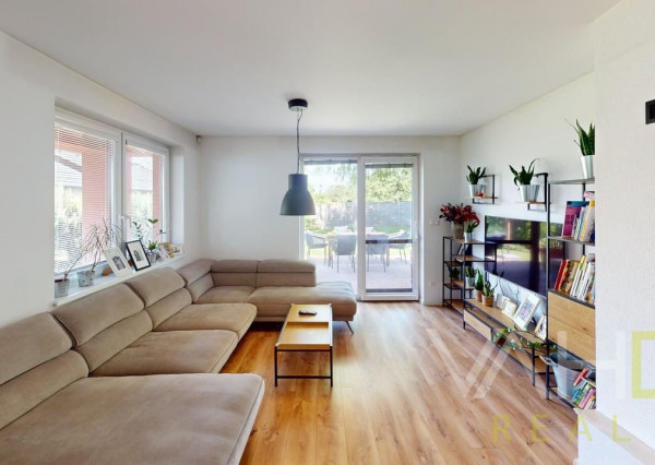 REZERVOVANÉ 4izb. bungalov s dvojgarážou, krbom v obci Báhoň