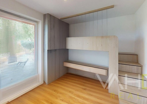 REZERVOVANÉ 4izb. bungalov s dvojgarážou, krbom v obci Báhoň