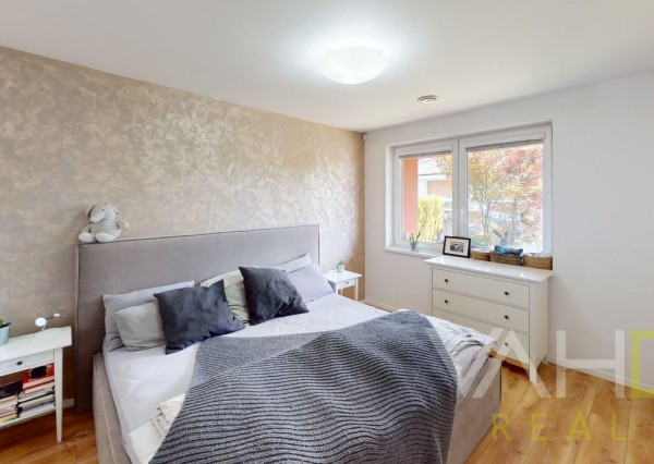 REZERVOVANÉ 4izb. bungalov s dvojgarážou, krbom v obci Báhoň