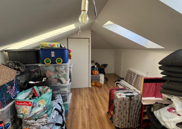 REZERVOVANÉ 4izb. bungalov s dvojgarážou, krbom v obci Báhoň