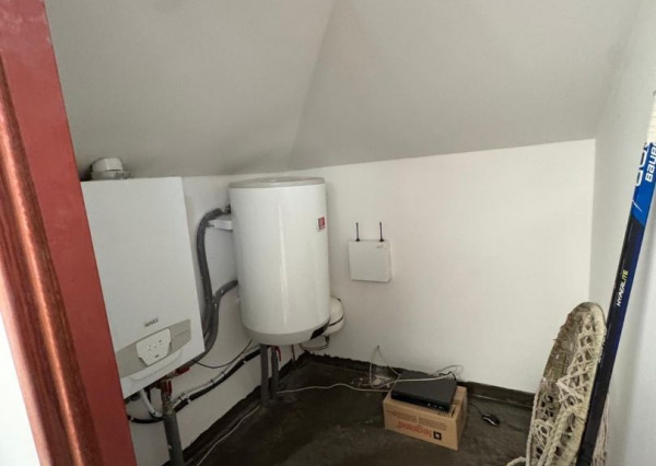 REZERVOVANÉ 4izb. bungalov s dvojgarážou, krbom v obci Báhoň