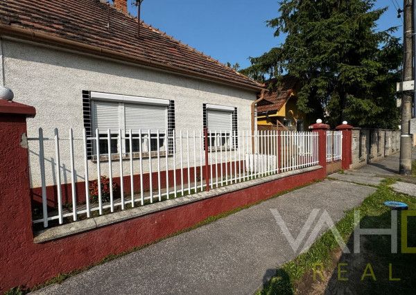 Rodinný dom s potenciálom v srdci obce Cífer