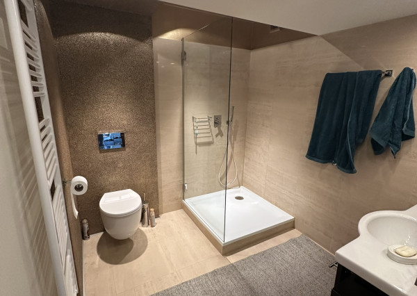 Moderný 5izbový dvojpodlažný rodinný dom v Rovinke