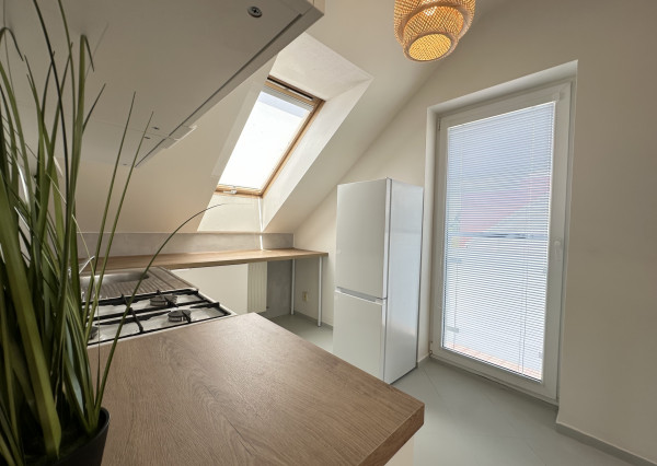 PREDANÉ! Kompletne zariadený 1,5 - izbový byt s parkingom v Bielom Kostole